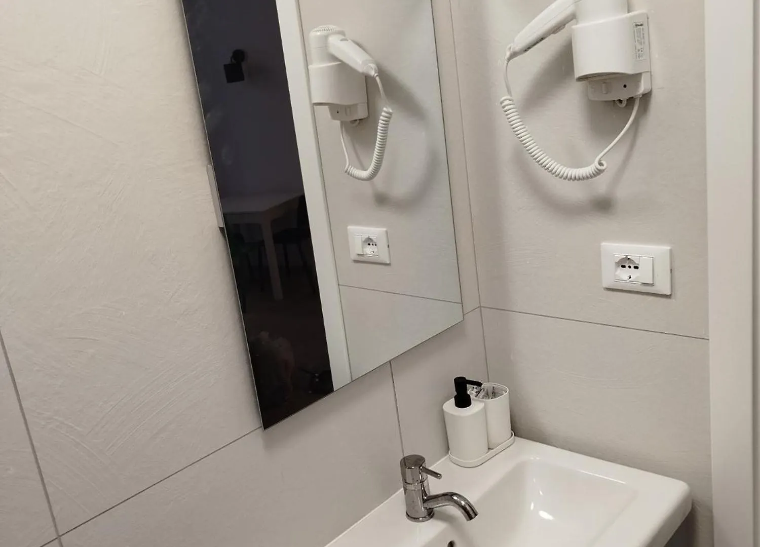 Apartament Nuovissimo Bilocale Merulana Rzym 0*,  Włochy